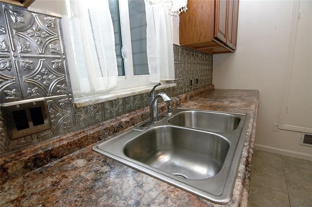 2932 Middletown Road Pittsburgh, PA 15204 - Photo 11 of 25 Gallery Image 11