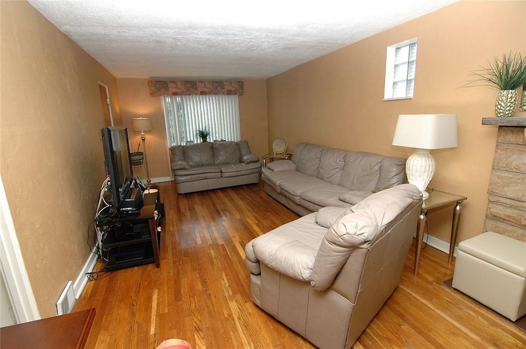 2932 Middletown Road Pittsburgh, PA 15204 - Photo 3 of 25 Gallery Image 3