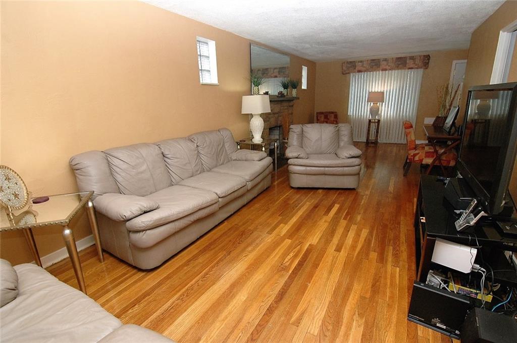 2932 Middletown Road Pittsburgh, PA 15204 - Photo 5 of 25 Gallery Image 5