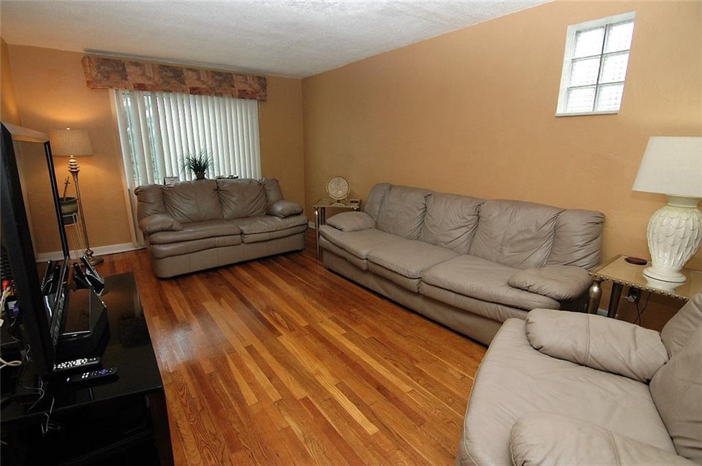 2932 Middletown Road Pittsburgh, PA 15204 - Photo 6 of 25 Gallery Image 6