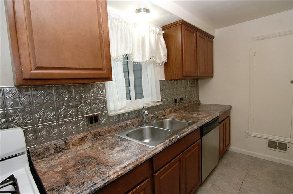 2932 Middletown Road Pittsburgh, PA 15204 - Photo 9 of 25 Gallery Image 9