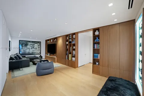 $22,000,000 | 100 South Pointe Drive, Unit 1106/07, Miami Beach, FL 33139