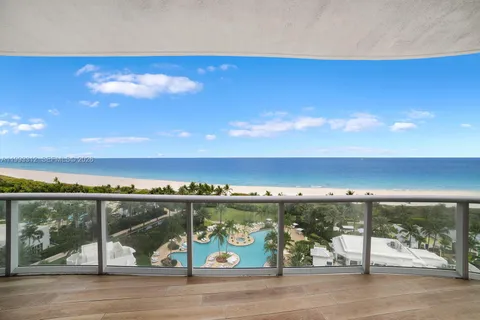 $22,000,000 | 100 South Pointe Drive, Unit 1106/07, Miami Beach, FL 33139