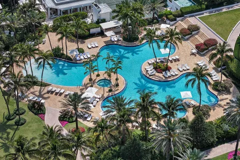 $22,000,000 | 100 South Pointe Drive, Unit 1106/07, Miami Beach, FL 33139