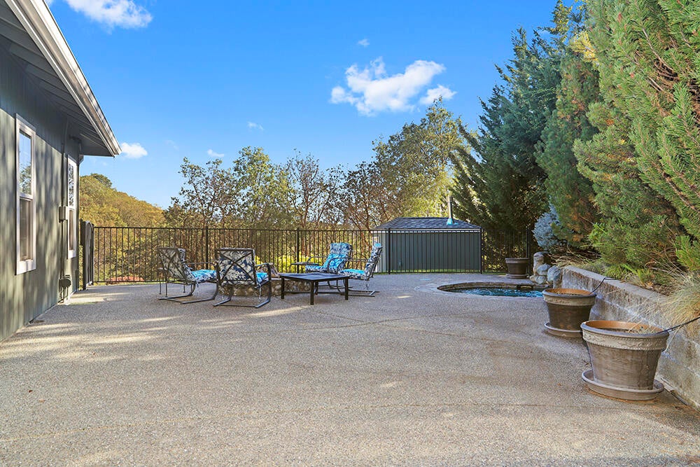 699 Three Pines Road Grants Pass, OR 97526 - Photo 26 of 40 A8BD7850-DFF0-4873-BAE7-A51447D4FA98