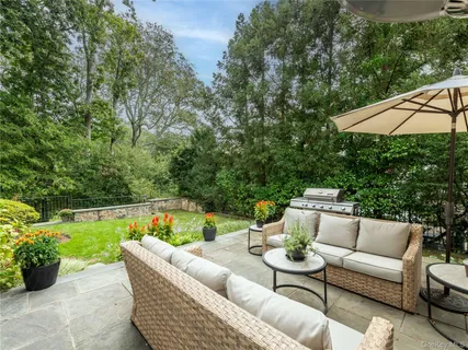 $3,198,000 | 170 Manhasset Woods Road, Manhasset, NY 11030