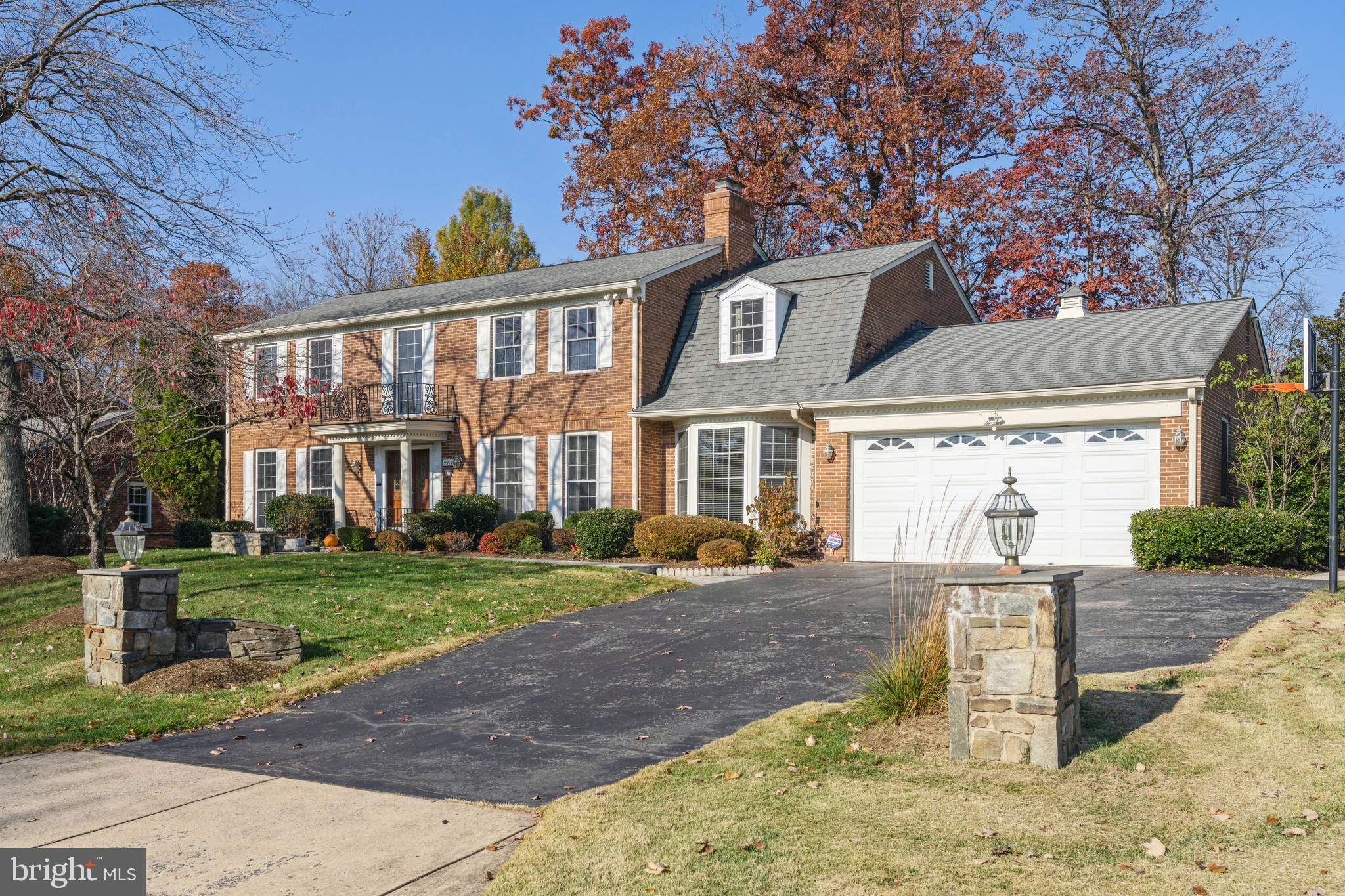 Beautiful sun-drenched 4BR/4.5BA home