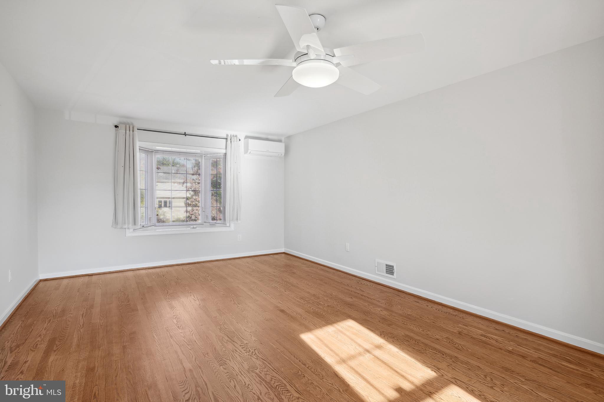 9912 Hall Road Potomac, MD 20854 - Photo 11 of 15 One of 3 additional upstairs Bedrooms