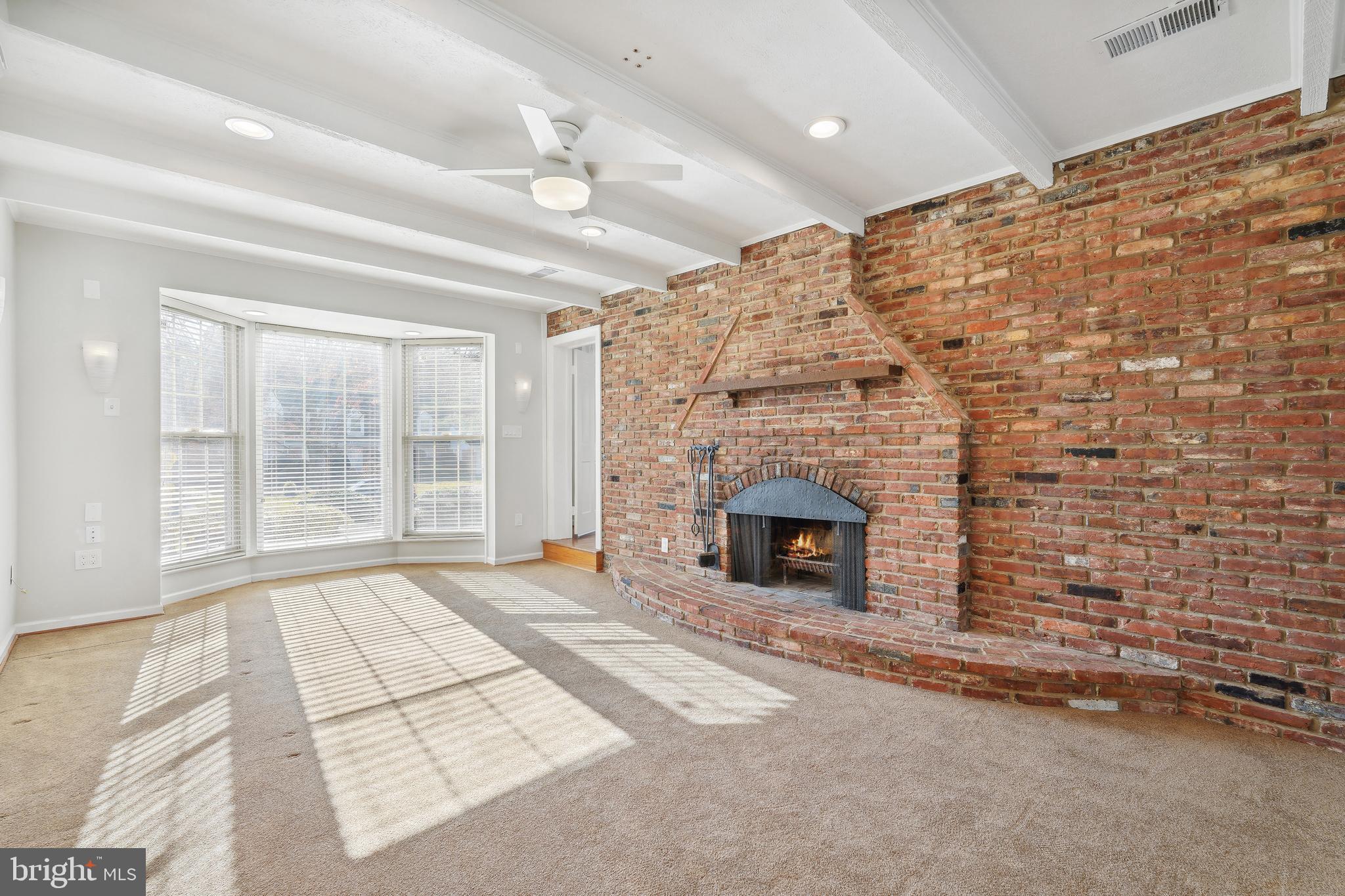 9912 Hall Road Potomac, MD 20854 - Photo 6 of 15 Adjacent Family room