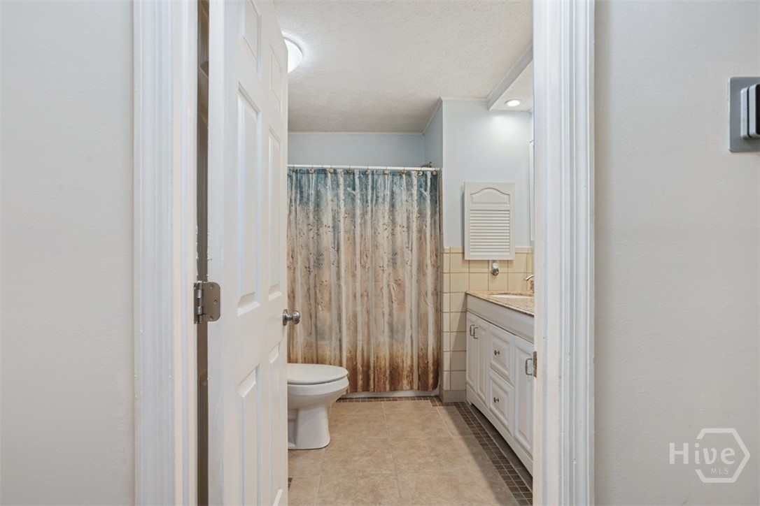 220 North Cromwell Road Savannah, GA 31410 - Photo 27 of 45 HALL BATH