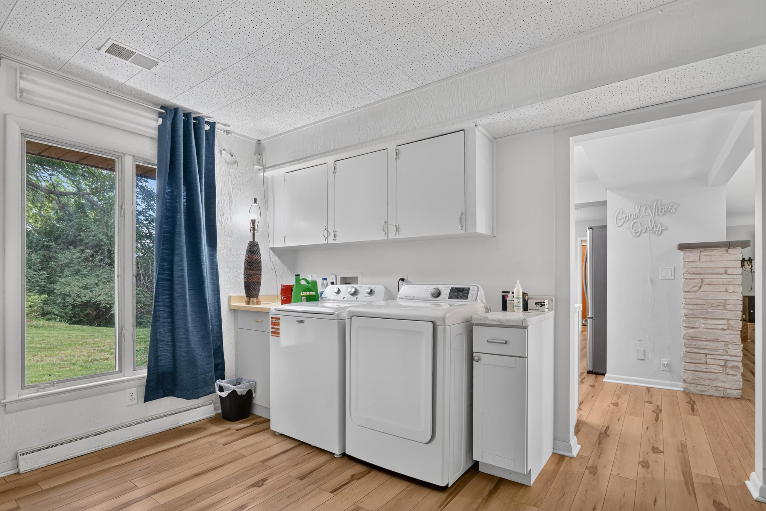 2475 Park Drive Jackson, MI 49203 - Photo 38 of 41 Park Dr laundry mud room