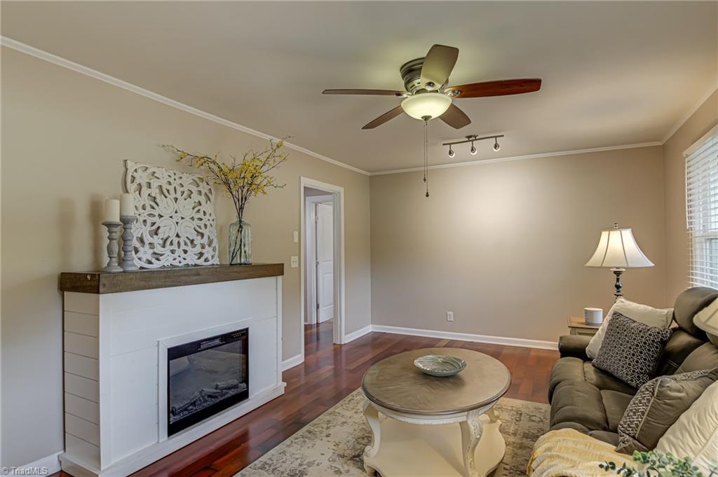 208 Mountain View Road King, NC 27021 - Photo 4 of 33