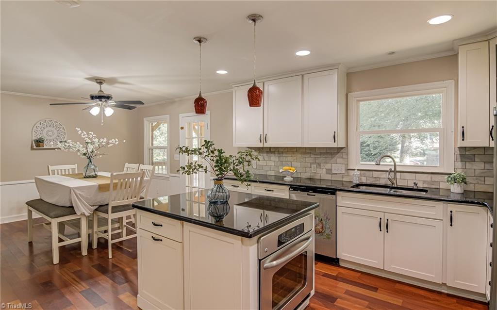 208 Mountain View Road King, NC 27021 - Photo 7 of 33