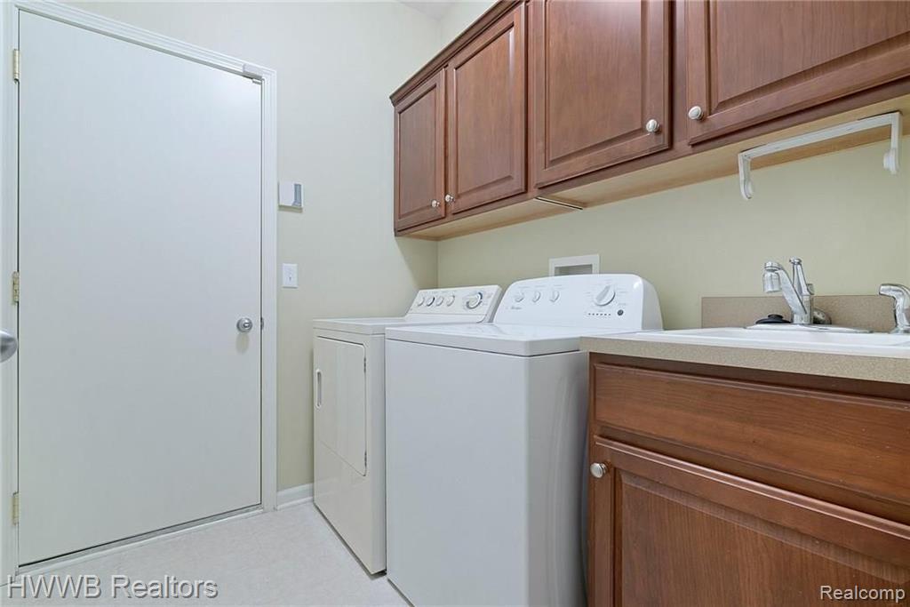 3772 Windingbrook Circle, Unit 16 Rochester Hills, MI 48309 - Photo 25 of 41
