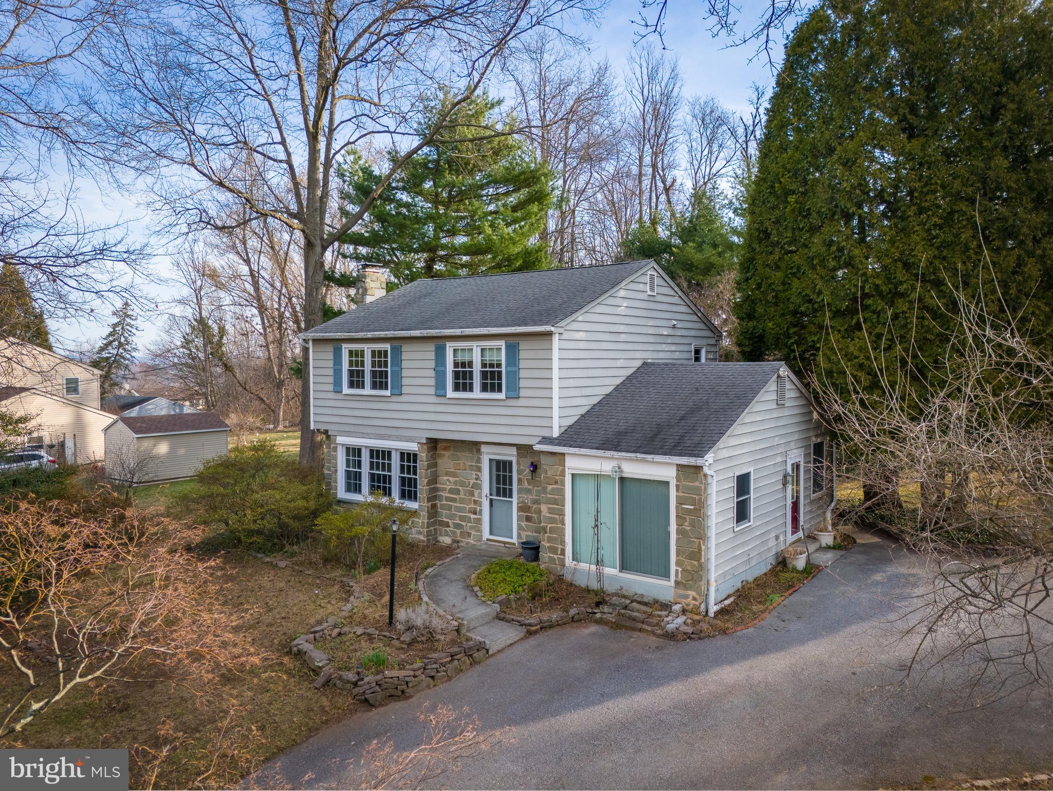 2126 Robin Lane Pottstown, PA 19465 - Photo 4 of 27
