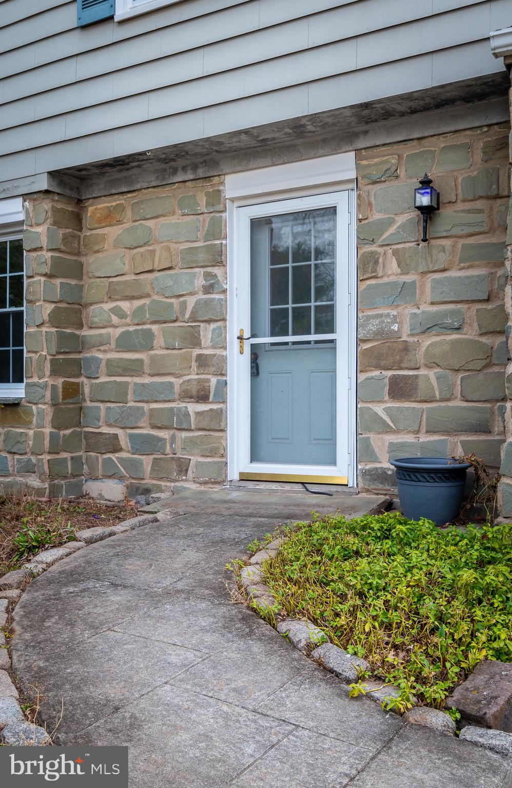 2126 Robin Lane Pottstown, PA 19465 - Photo 5 of 27
