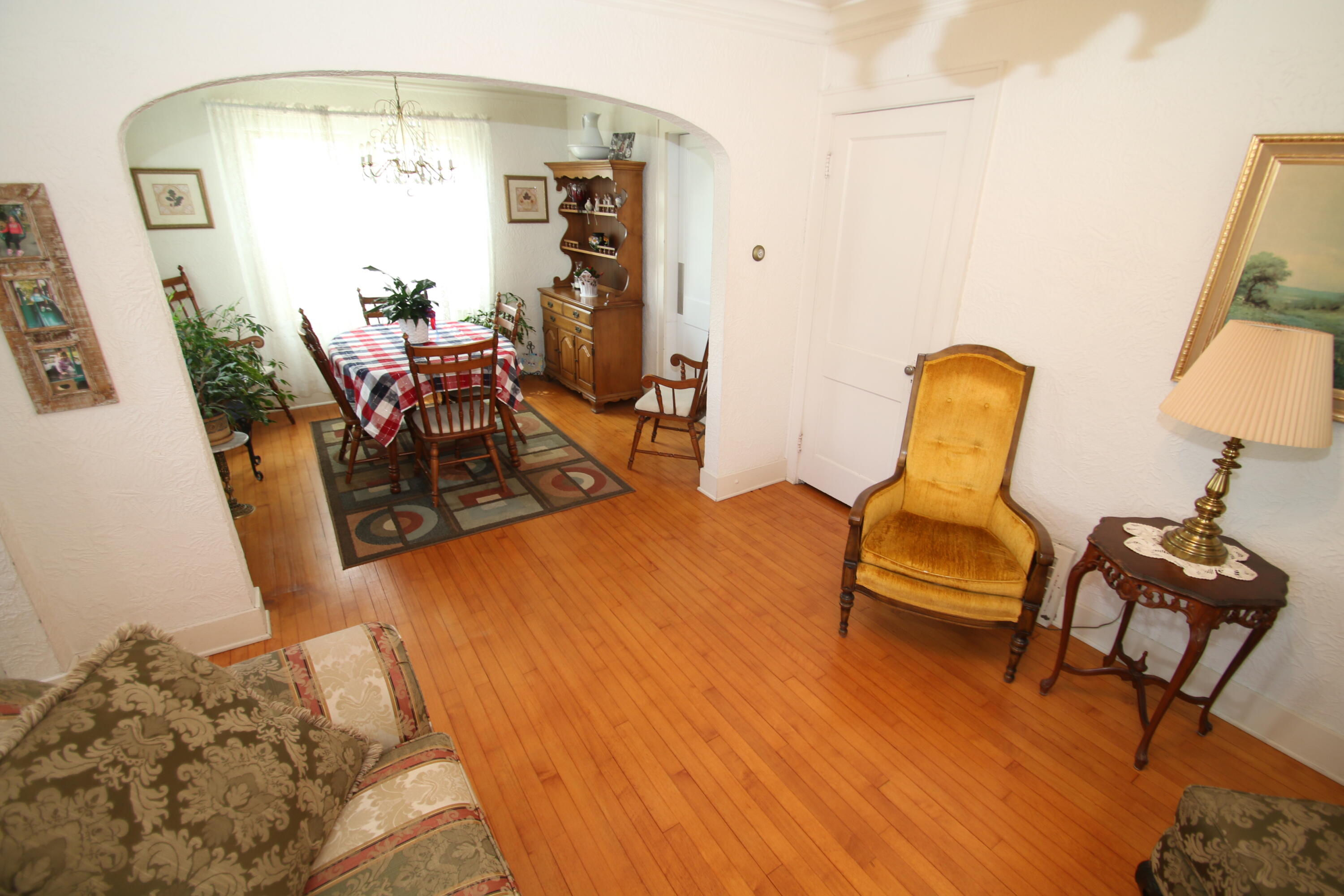 2114 North 19th Street Sheboygan, WI 53081 - Photo 9 of 37 Living Room