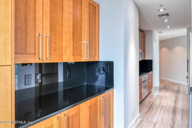 $5,000 | 1431 Riverplace Boulevard, Unit 2704, Jacksonville, FL 32207