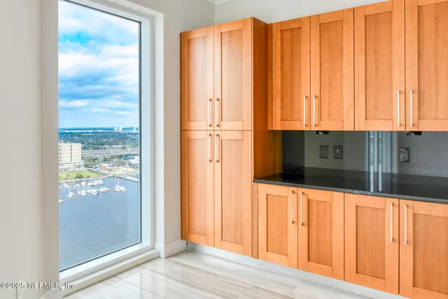 $5,000 | 1431 Riverplace Boulevard, Unit 2704, Jacksonville, FL 32207
