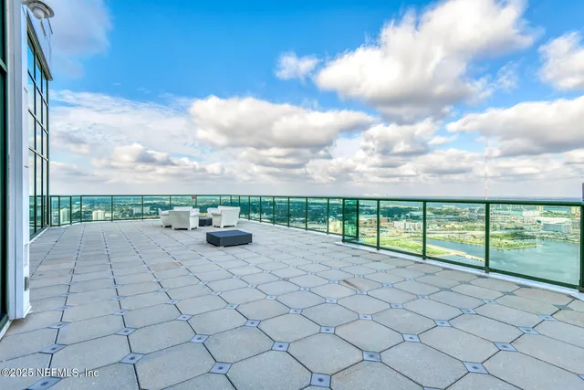 $5,000 | 1431 Riverplace Boulevard, Unit 2704, Jacksonville, FL 32207