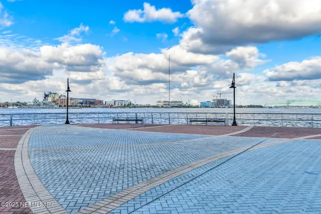 $5,000 | 1431 Riverplace Boulevard, Unit 2704, Jacksonville, FL 32207