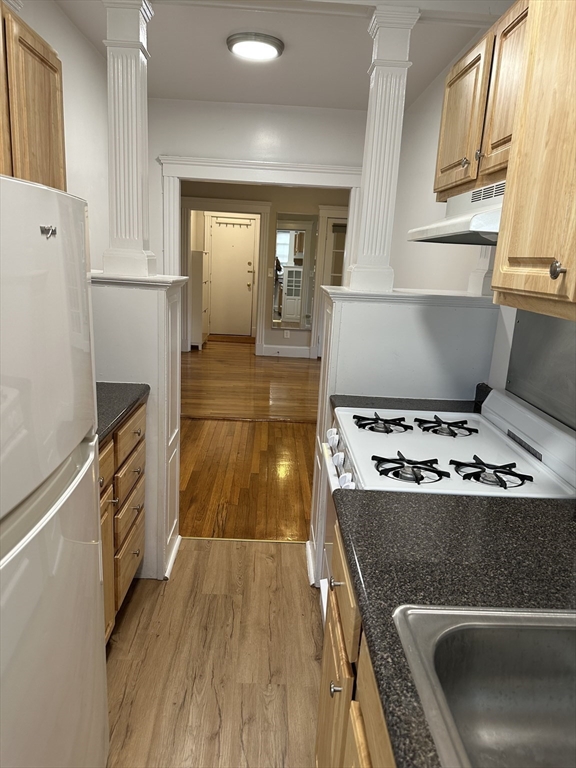 1 Craigie Street, Unit 26 Cambridge, MA 02138 - Photo 13 of 20 a kitchen with a stove and a refrigerator