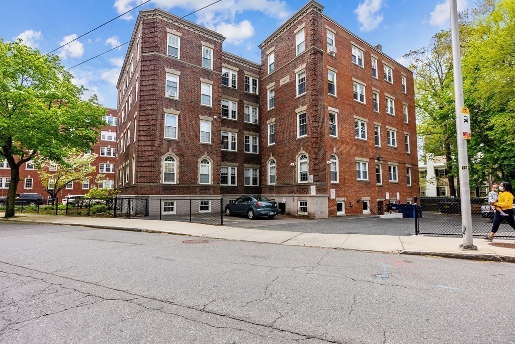 1 Craigie Street, Unit 26 Cambridge, MA 02138 - Photo 18 of 20 a front view of a building