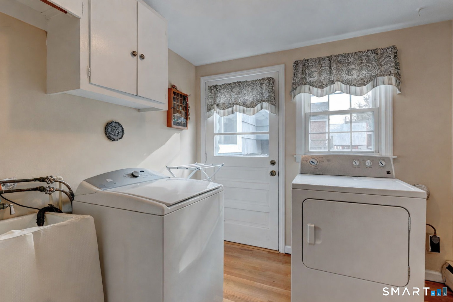 28 Berldale Avenue Berlin, CT 06037 - Photo 15 of 40 Great feature! first floor laundry room with access to the deck