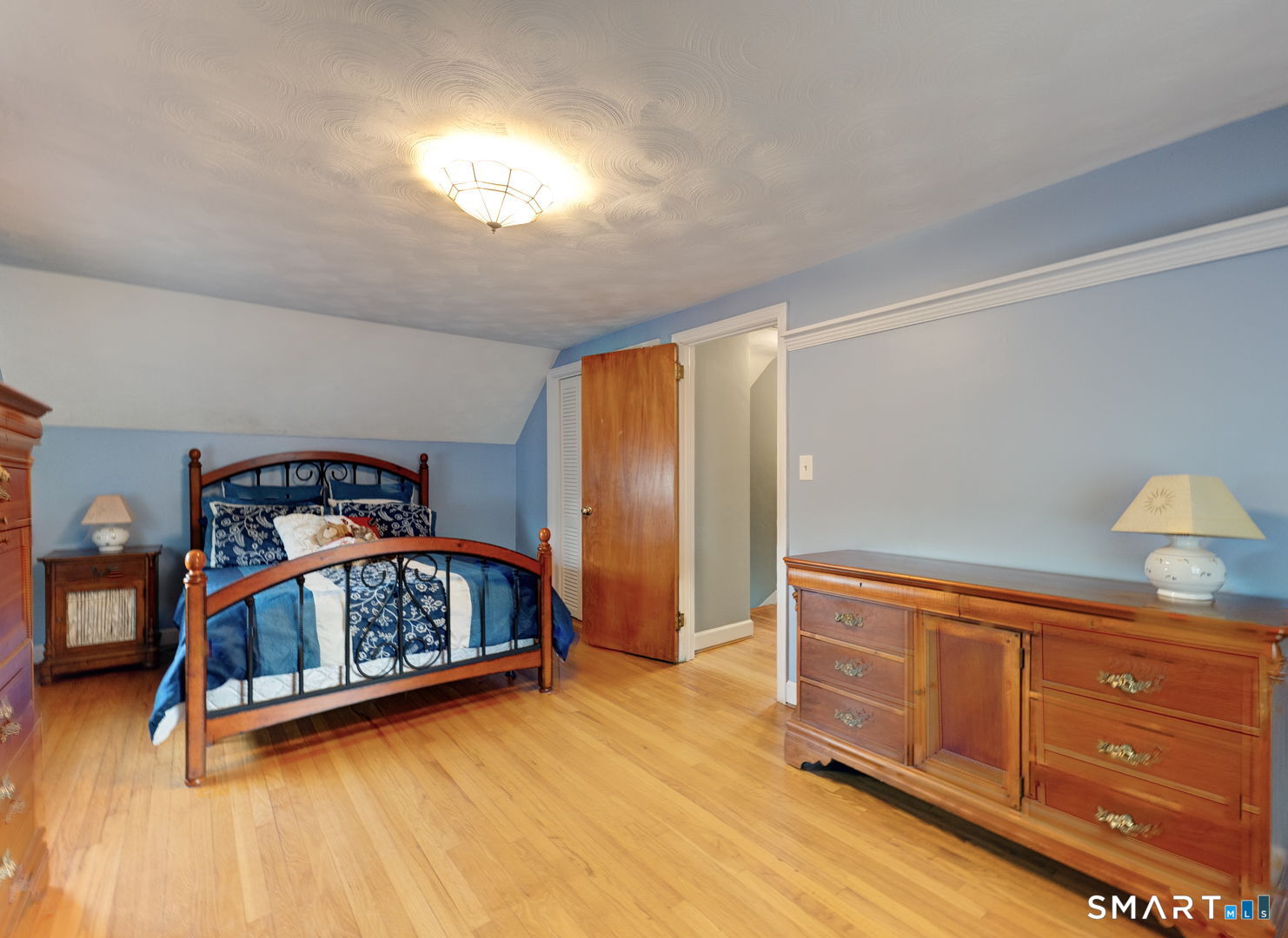28 Berldale Avenue Berlin, CT 06037 - Photo 22 of 40 Hardwood floors in both bedrooms.