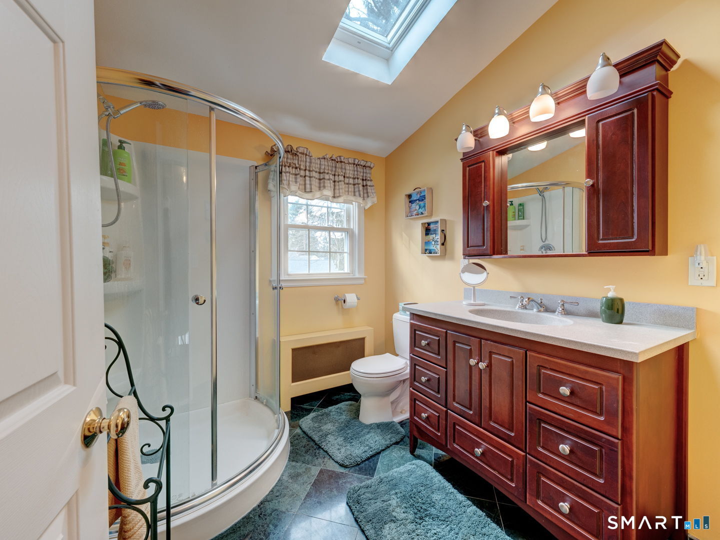 28 Berldale Avenue Berlin, CT 06037 - Photo 24 of 40 Second floor full bathroom