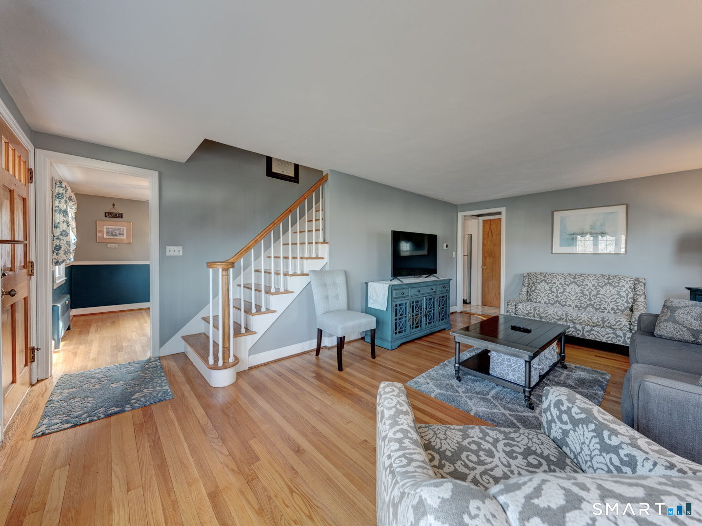 28 Berldale Avenue Berlin, CT 06037 - Photo 5 of 40 Comfortable living room with gleaming hardwood floors