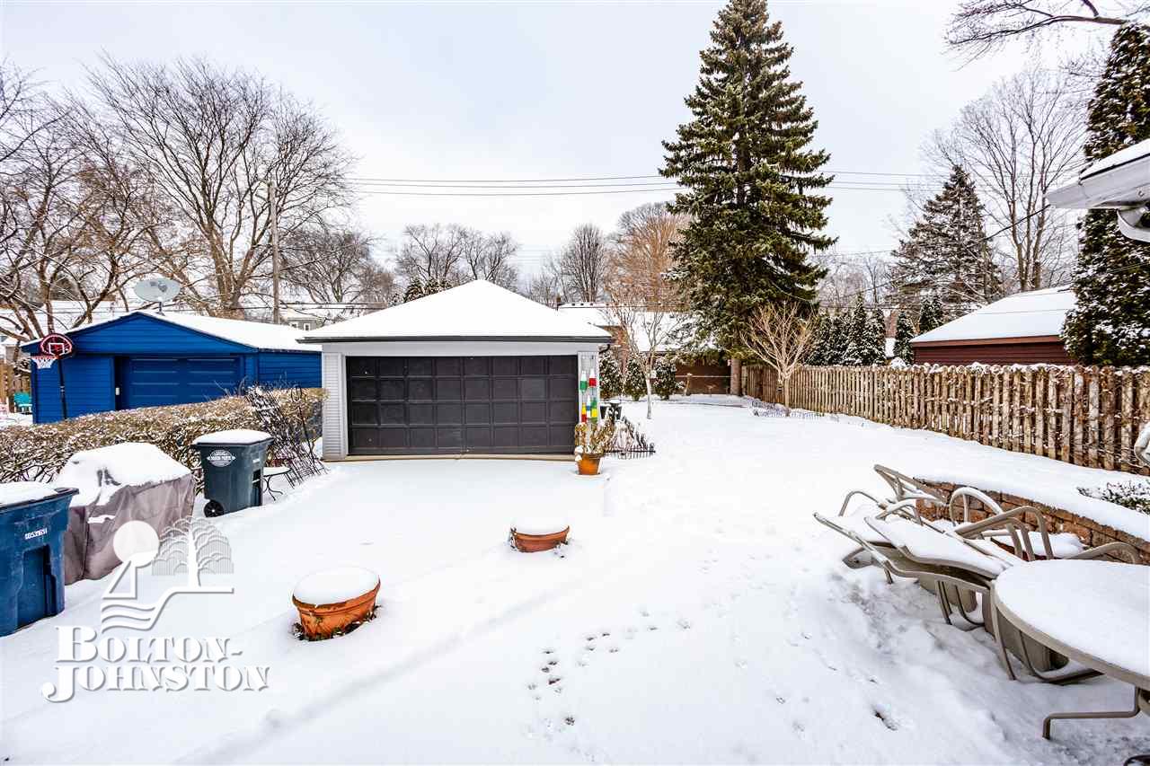 652 Lincoln Road Grosse Pointe, MI 48230 - Photo 37 of 43 Back yard
