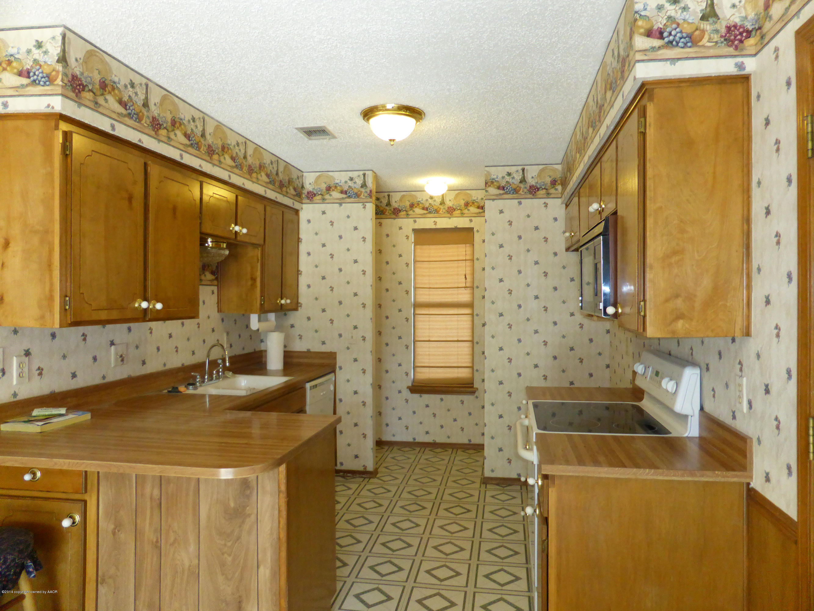 8112 Marni Trail Amarillo, TX 79110 - Photo 4 of 22 a bathroom with a sink and a mirror