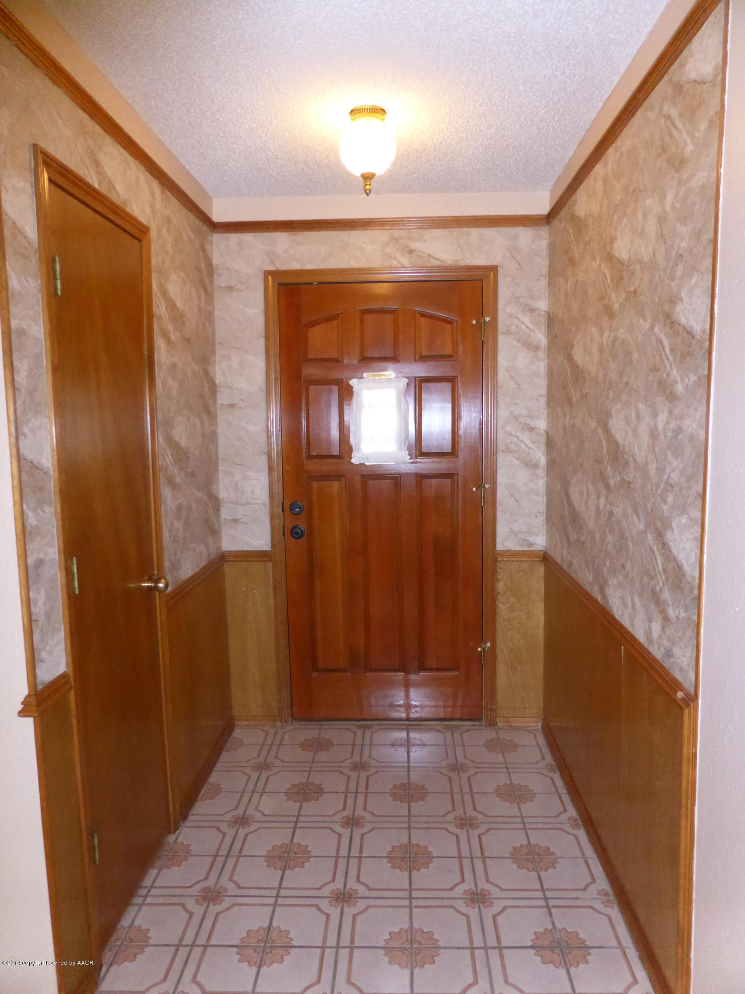 8112 Marni Trail Amarillo, TX 79110 - Photo 5 of 22 a view of a bathroom with a glass door shower