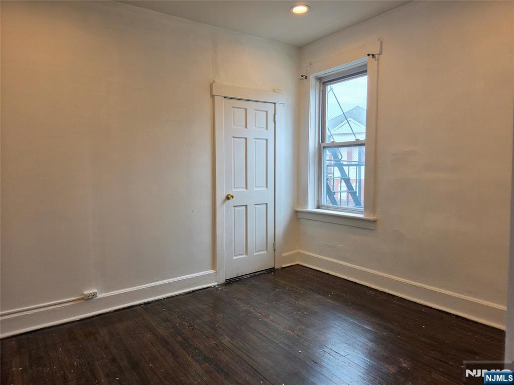 283 Paterson Avenue, Unit 2 East Rutherford, NJ 07073 - Photo 12 of 15