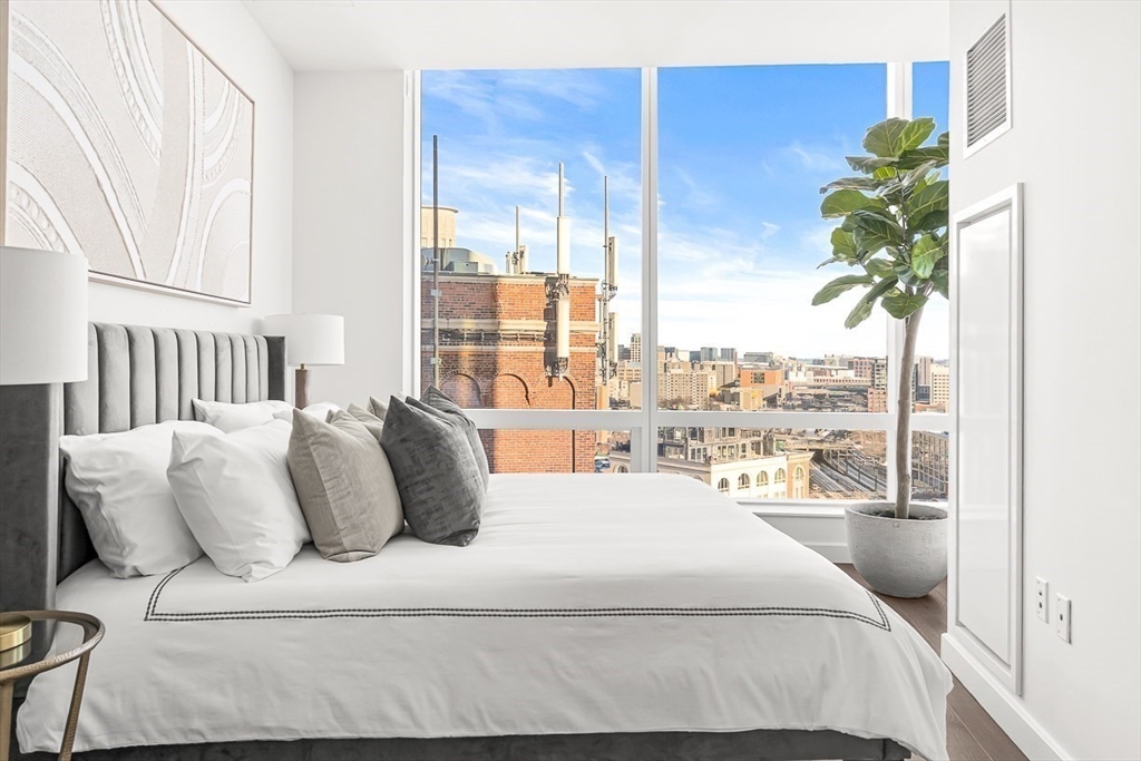 40 Trinity Place, Unit 1604 Boston, MA 02116 - Photo 4 of 38 a bedroom with a large bed and a potted plant