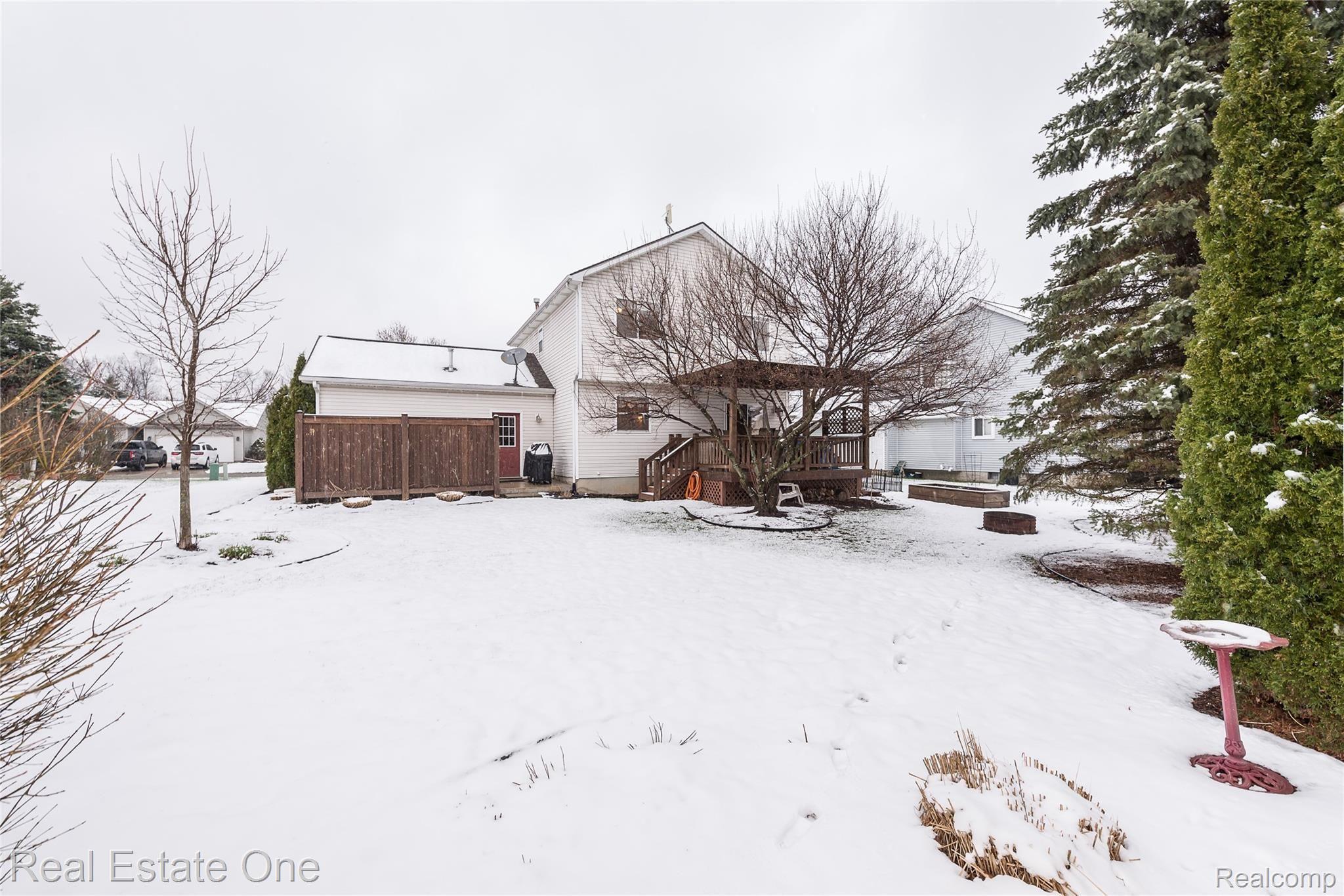 2358 Summit Cedar Howell, MI 48855 - Photo 5 of 55 DSC_6.jpg