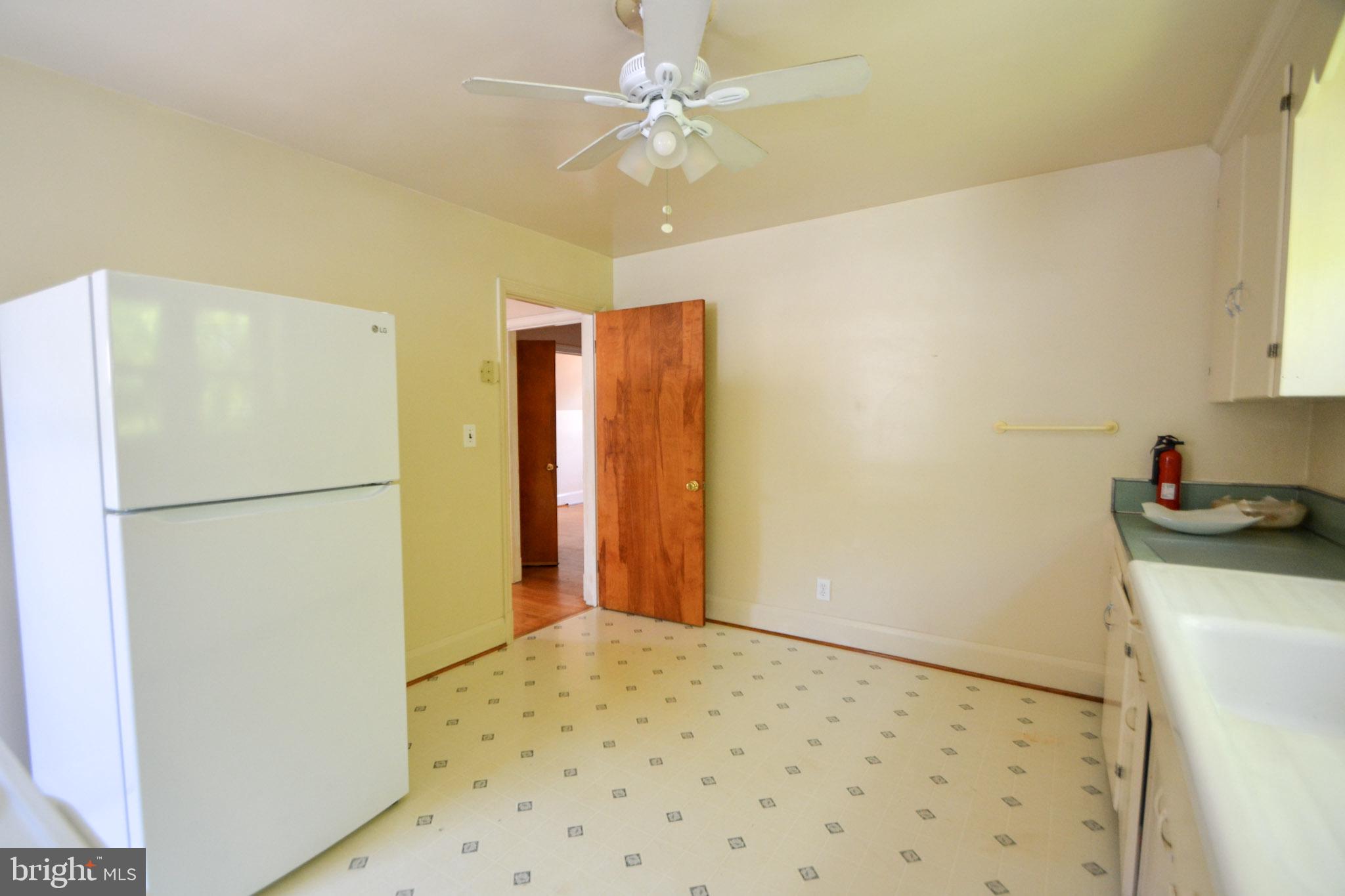 1524 Orlando Road Baltimore, MD 21234 - Photo 13 of 30 Upper level kitchen