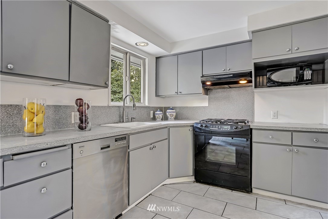 32 234th Place Southeast Bothell, WA 98021 - Photo 5 of 23