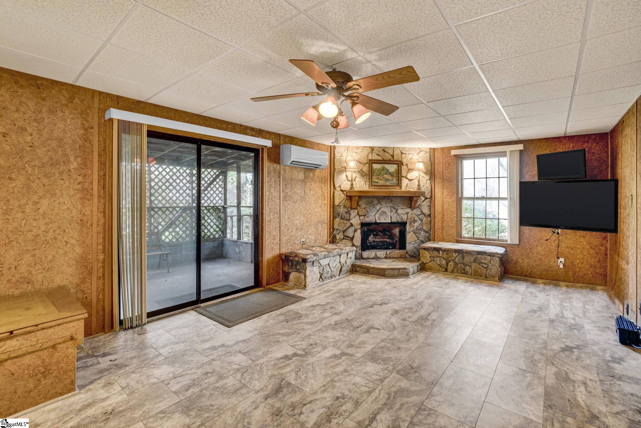 270 Red Hawk Drive Campobello, SC 29322 - Photo 8 of 44