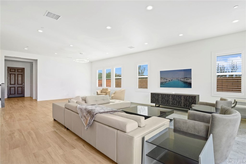 39 Barberry Lake Forest, CA 92630 - Photo 7 of 28