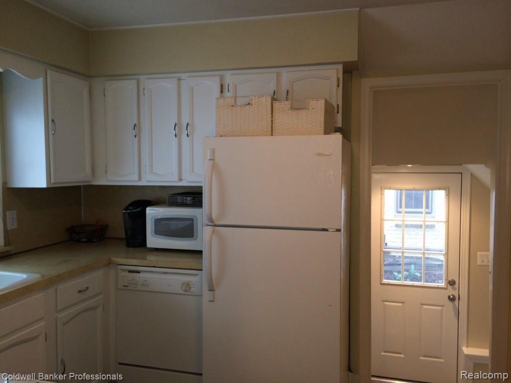 2902 Bamlet Road Royal Oak, MI 48073 - Photo 8 of 25 Kitchen 3.jpg