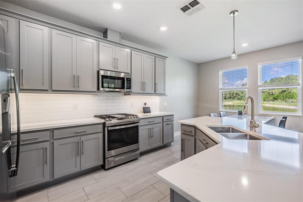 4849 Isola Court Wesley Chapel, FL 33543 - Photo 11 of 33
