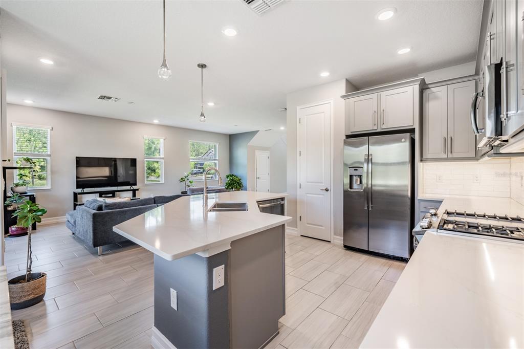 4849 Isola Court Wesley Chapel, FL 33543 - Photo 12 of 33