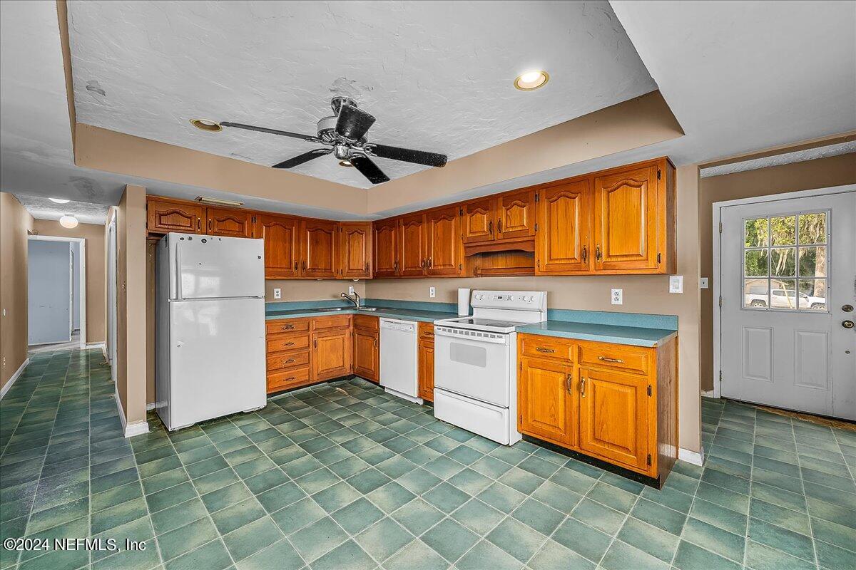 311 West River Road Palatka, FL 32177 - Photo 11 of 36 kitchen