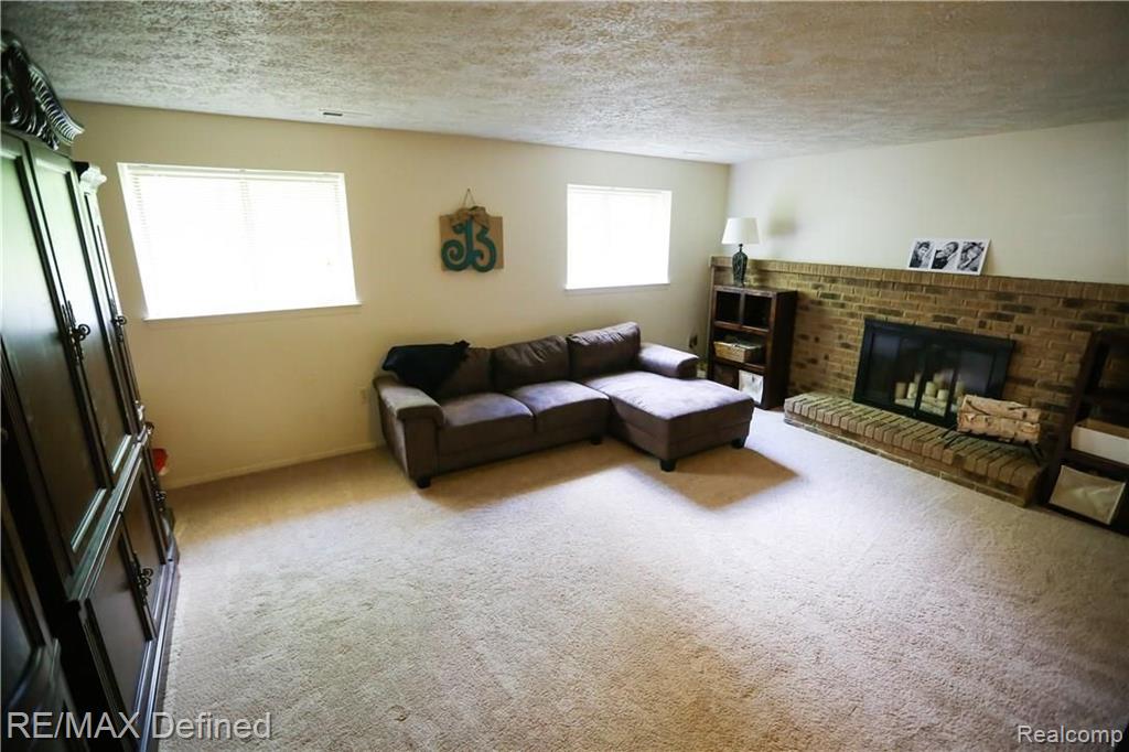 2108 Cumberland Road Rochester Hills, MI 48307 - Photo 9 of 20