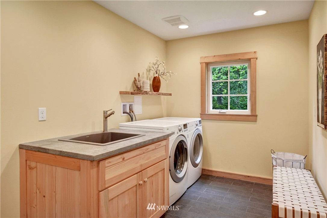 17816 Commons Road Southwest Vashon, WA 98070 - Photo 12 of 40