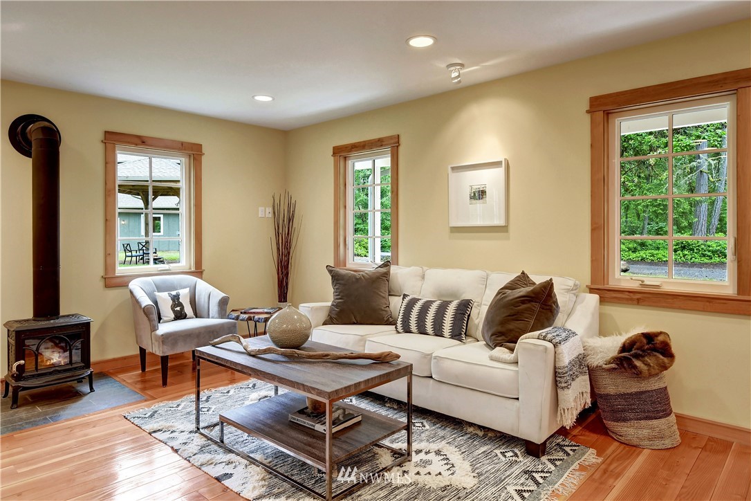 17816 Commons Road Southwest Vashon, WA 98070 - Photo 5 of 40