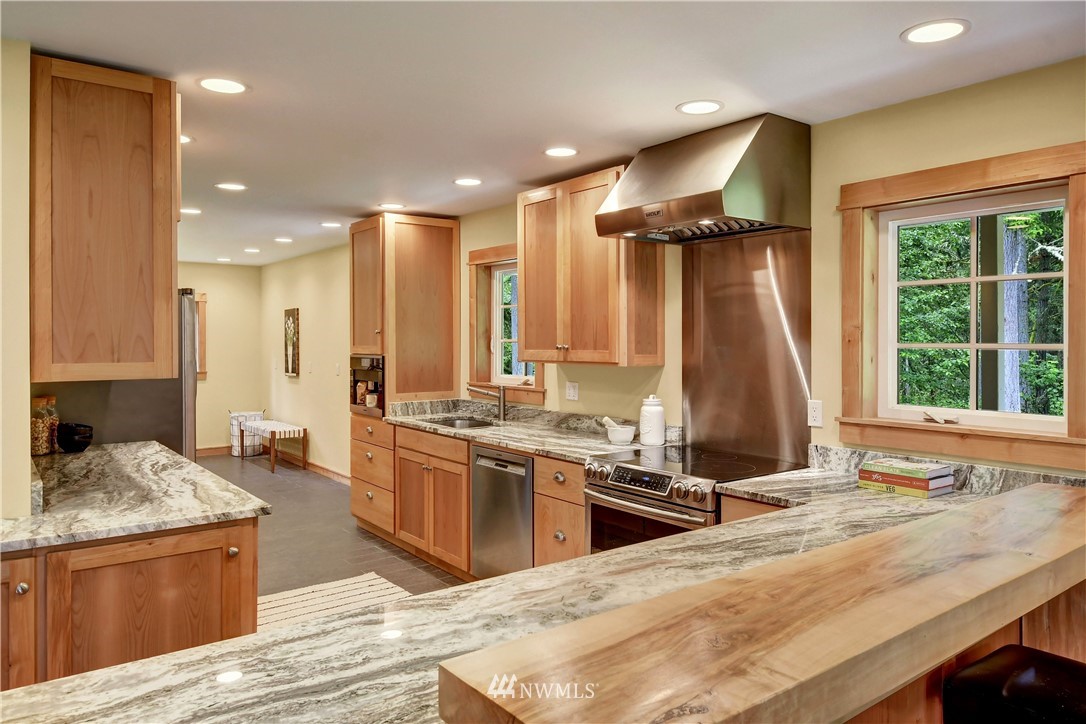 17816 Commons Road Southwest Vashon, WA 98070 - Photo 8 of 40