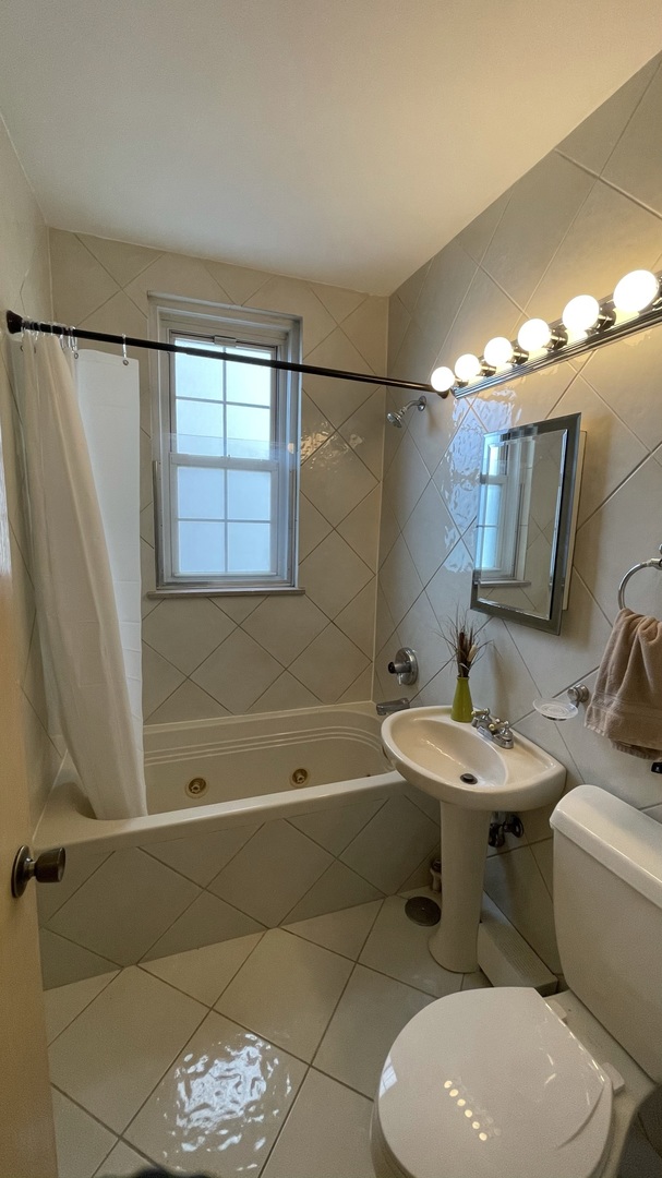 6101 North Sheridan Road, Unit 9H Chicago, IL 60660 - Photo 9 of 13